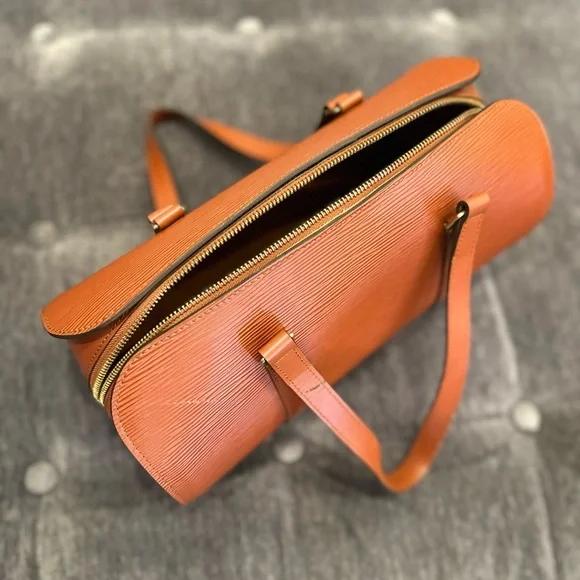 Louis Vuitton Authentic Luxury Vintage Retro RARE Minimalist Epi Soufflot Bag - Picture 15 of 17